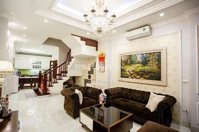 Bán gấp nhà phố Võng Thị, dt 40m2, 5 tầng, giá 4.5 tỷ.