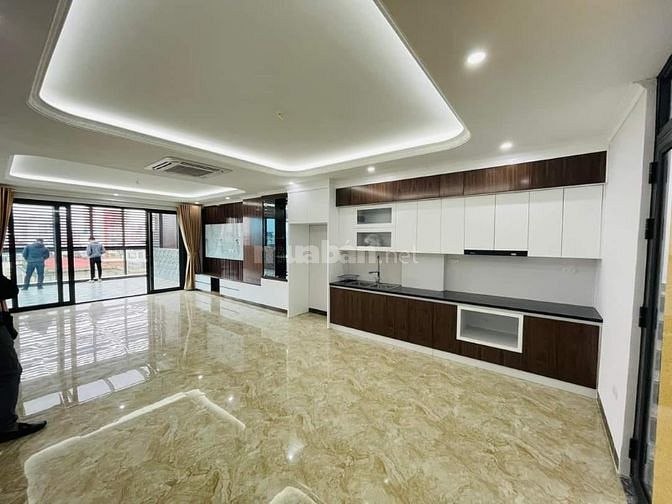 Bán nhà Hoàng Cầu, Đống Đa, 75m, 8 tầng, 5MT, thang máy, ô tô tránh