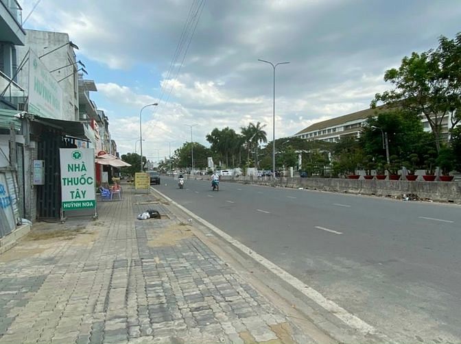 Bán dãy nhà trọ KDC Kiến Á đường 16 m giá đầu tư