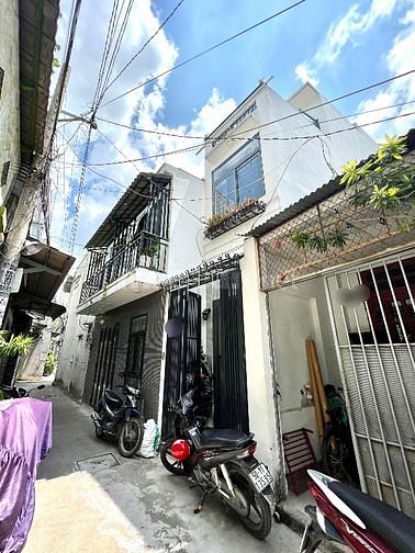 HÀNG HIẾM SHR MỚI 2 LẦU 3PN, 3WC SÂN THƯỢNG. NGAY TRUNG MỸ TÂY Q12 