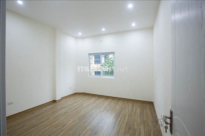 Bán nhà riêng ngõ 71 Tân Ấp DT32m2x3,5 tầng mới đẹp MT7,2m SĐCC