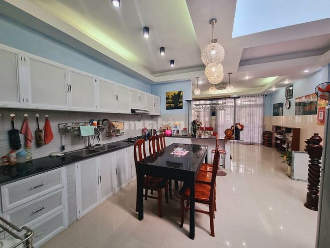 BÁN NHÀ ĐẸP GIÁ TỐT, NGAY BIỂN NHA TRANG