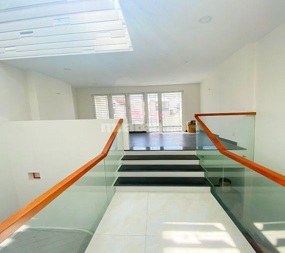 Cho thuê Nhà view Hà đô Centrosa - gần Vạn Hạnh Mall ( CÓ HẦM ĐỂ Ô TÔ)