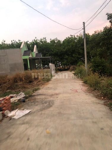 Bán gấp lô đất thổ cư , trung tâm thị xã , gần tiện ích, giá rẻ