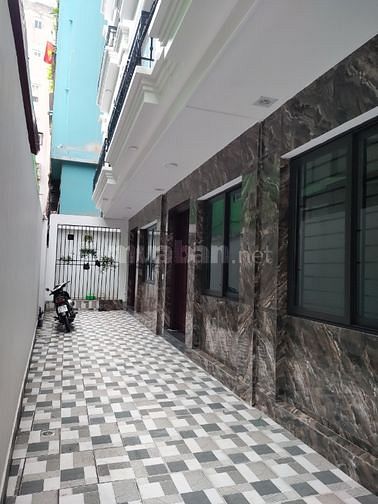 Bán nhà ngõ 72 Dương Quảng Hàm DT 40M2 X 5 T MỚI GIÁ 5,5 TỶ