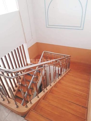 Cho thuê nhà 2 tầng đường Núi Thành, bề ngang 6m - có sân rộng