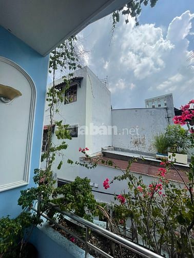 Chính chủ bán nhà 3 tầng, 4 phòng ngủ ngay trung tâm quận Phú Nhuận