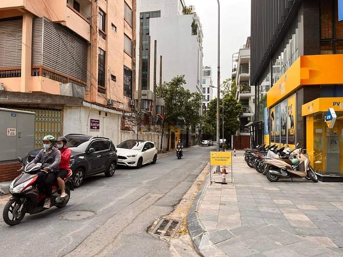 Cho thuê nhà ngõ 59 Láng Hạ 70m2 ba tầng 1 tum, mặt tiền 5m2