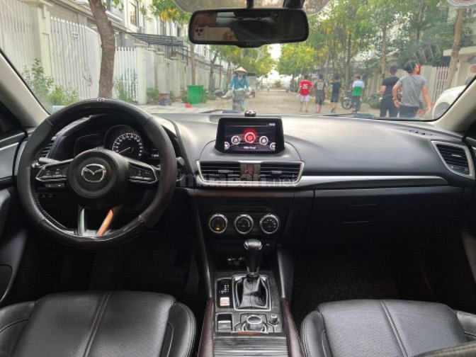 Chính chủ cần bán mazda 3 sedan đời 2018 bản FL giá 450 triệu