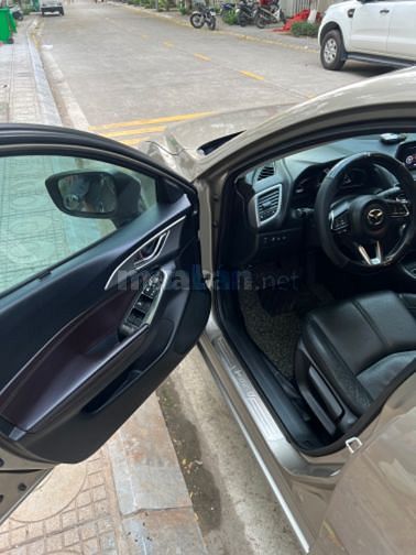 Chính chủ cần bán mazda 3 sedan đời 2018 bản FL giá 450 triệu