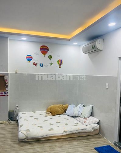 Lữ Gia giáp Q10. Đường 10m, DT 4x14m, 3 tầng