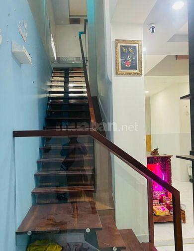 Lữ Gia giáp Q10. Đường 10m, DT 4x14m, 3 tầng