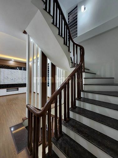 Bán Nhà 6 tầng KD tốt gần trường cấp 1-2 Nguyễn trãi - Khương Trung 