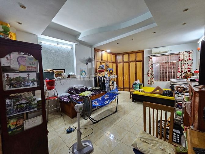Bán nhà hẻm 181 Âu Dương Lân, P.2, Quận 8, DT 4.49x19.78m, 3 lầu