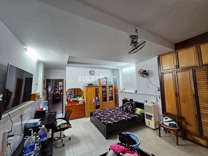 Bán nhà hẻm 181 Âu Dương Lân, P.2, Quận 8, DT 4.49x19.78m, 3 lầu