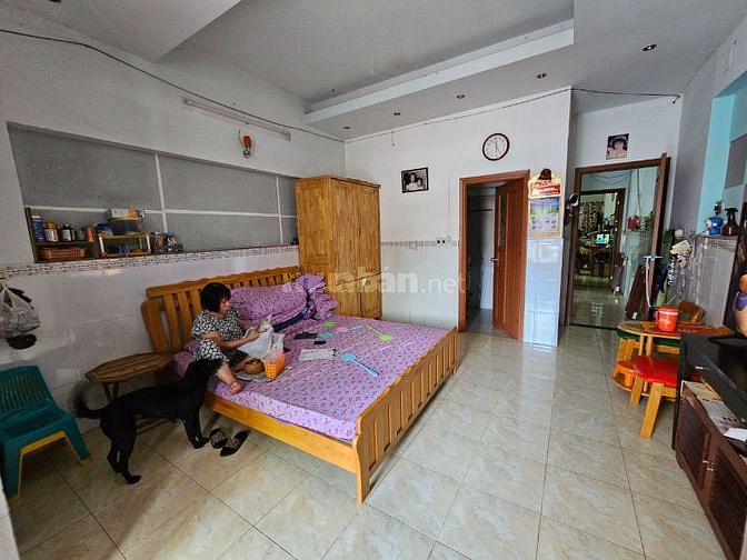 Bán nhà hẻm 181 Âu Dương Lân, P.2, Quận 8, DT 4.49x19.78m, 3 lầu