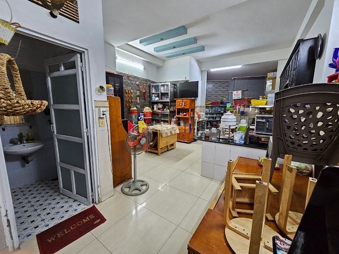 Bán nhà hẻm 181 Âu Dương Lân, P.2, Quận 8, DT 4.49x19.78m, 3 lầu