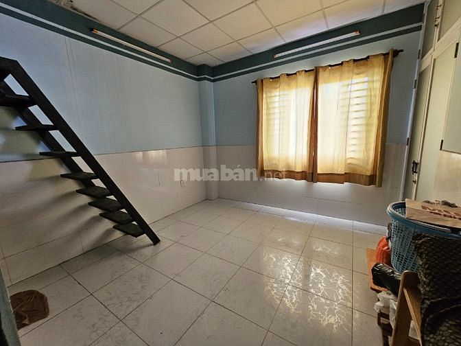 Bán nhà hẻm 181 Âu Dương Lân, P.2, Quận 8, DT 4.49x19.78m, 3 lầu