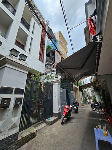 Bán nhà hẻm 181 Âu Dương Lân, P.2, Quận 8, DT 4.49x19.78m, 3 lầu