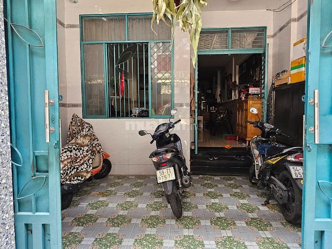 Bán nhà hẻm 181 Âu Dương Lân, P.2, Quận 8, DT 4.49x19.78m, 3 lầu