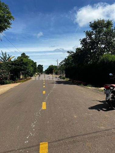 Bán 1.1 sào có 100m2 thổ mặt tiền đường nhựa 10m sát cao tốc sau s/bay