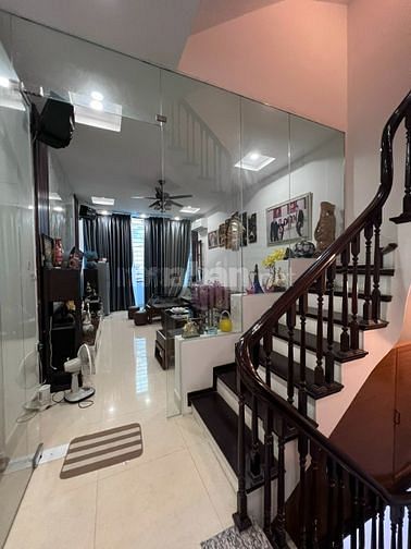 Bán nhà Cầu Giấy DT 57m2 lô góc, đường ô tô tải tránh nhau