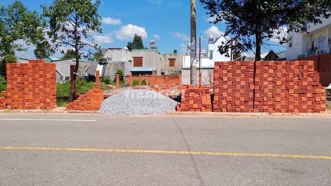 TÔI CHỦ CẦN BÁN GẤP 450M2 VÀ 2 DÃY TRỌ.GIÁ 1TY1.GẦN CHỢ.SÁT TRƯỜNG HỌC