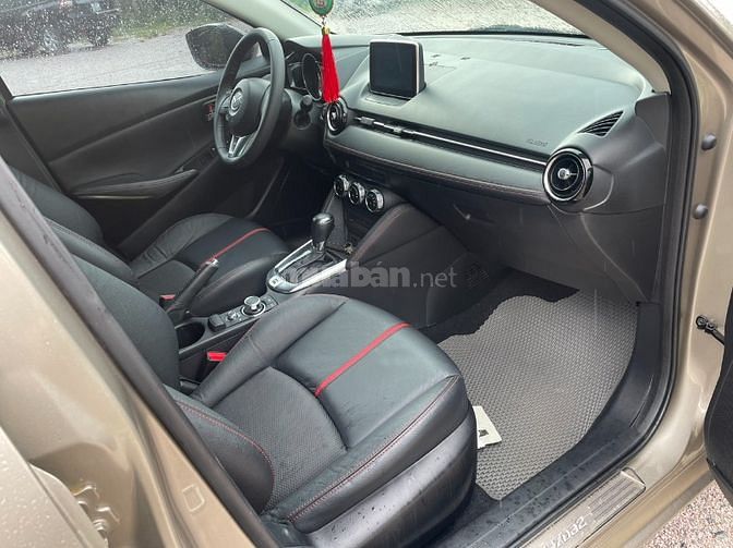 Bán gấp xe Mazda2 sedan đời 2018 đi 3 vạn xịn