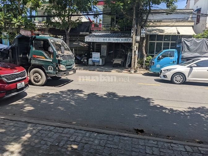 Mặt tiền Lê Trọng Tấn. Ngay sát Tôn Đản. Bán đất tặng nhà.