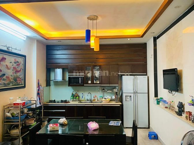 NHỈNH 6 TỶ CÓ NHÀ PHẠM VĂN ĐỒNG Ô TÔ VÀO NHÀ 58 M2 THOÁNG TRƯỚC SAU.