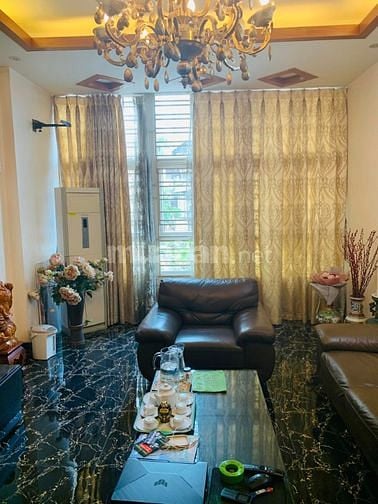NHỈNH 6 TỶ CÓ NHÀ PHẠM VĂN ĐỒNG Ô TÔ VÀO NHÀ 58 M2 THOÁNG TRƯỚC SAU.