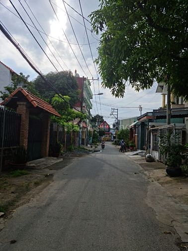 BÁN NHÀ 1 TRỆT 2 LẦU NHÌN RA HƯỚNG CẦU PHÚ LONG NGANG 7.39m DÀI 25m