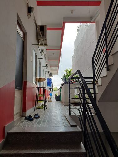 BÁN NHÀ 1 TRỆT 2 LẦU NHÌN RA HƯỚNG CẦU PHÚ LONG NGANG 7.39m DÀI 25m