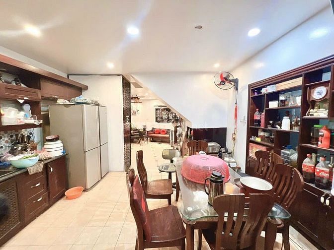 BÁN NHÀ NGÕ 575 HOÀNG HOA THÁM 27m 2,5 tầng , cần tiền bán m