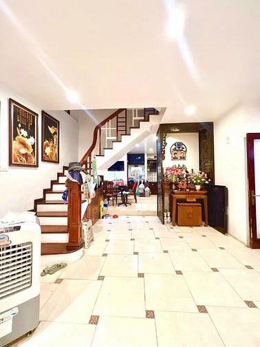 BÁN NHÀ NGÕ 575 HOÀNG HOA THÁM 27m 2,5 tầng , cần tiền bán m