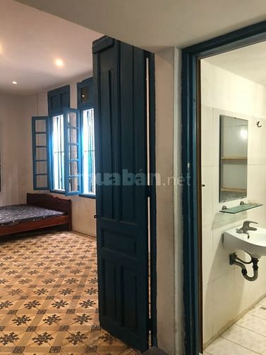 Bán căn hộ khép kín tầng 2- số nhà 54 Yên Ninh, Ba Đình