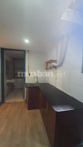 Bán căn hộ khép kín tầng 2- số nhà 54 Yên Ninh, Ba Đình