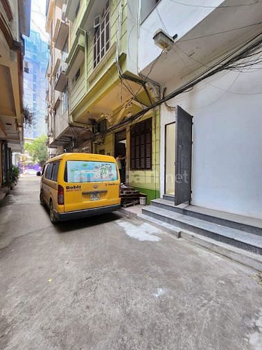 Bán nhà 5 tầng DT 40m2 MT 4m mặt đường Lạc Long Quân, gần uỷ ban quận.