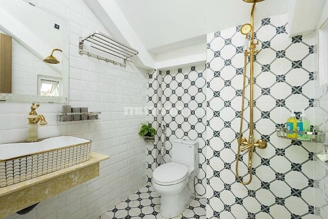 Bán nhà Đề Thám 8x12 nhà 5 tầng hđt 110 triệu giá 21 tỷ