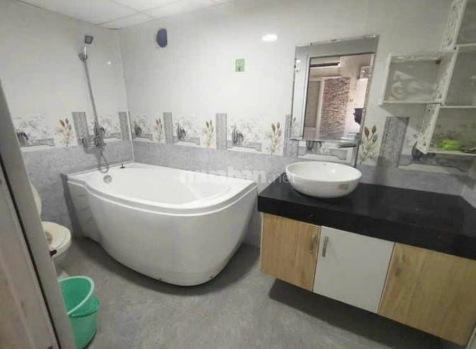 Cho thuê nhà 2 tầng 2Pn, có nội thất gần siêu thị Big C chỉ 5 triệu/th