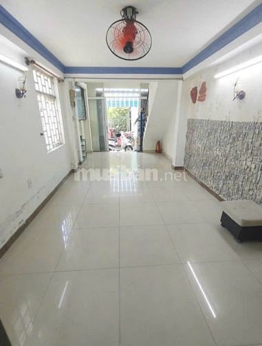 Cho thuê nhà 2 tầng 2Pn, có nội thất gần siêu thị Big C chỉ 5 triệu/th