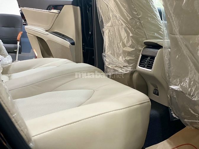 Toyota Camry 2023 nhập Thái giảm sâu 