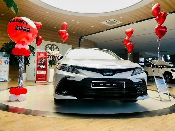 Toyota Camry 2023 nhập Thái giảm sâu 