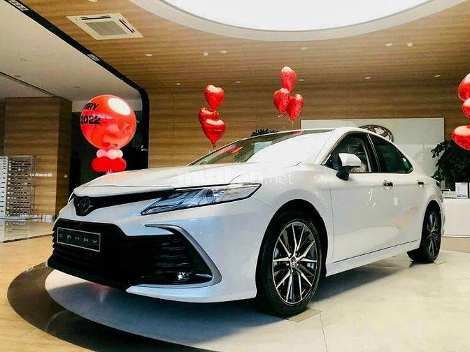 Toyota Camry 2023 nhập Thái giảm sâu 