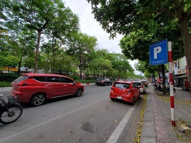 Bá nhà mặt phố Ô Chợ Dừa. Nhà 7 tầng, diện tích 85m2, mặt tiền 6.1m
