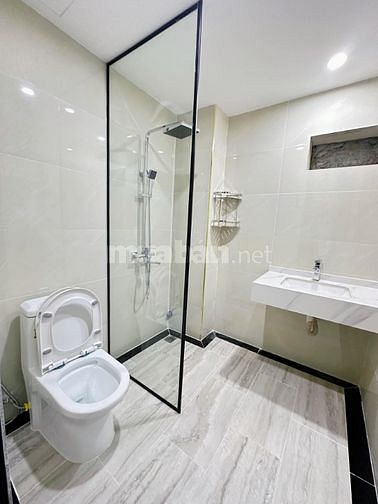 Bán gấp nhà phố Nguyễn Văn Cừ , 35m2, 5 tầng, giá 3.2 tỷ, cách MP 10m