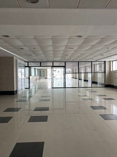 Bán Tòa nhà cao cấp 11 tầng Bến Bình Đông. Nhà thiết kế đẹp cao cấp