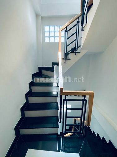 Cần bán gấp nhà mặt tiền đường Lạc Long Quân phường 3 quận 11 