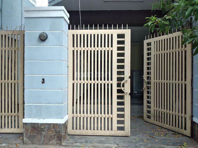 Bán Căn nhà 6x18m 3 lầu +sân thượng, đường Võ Liêm Sơn P4Q8, 