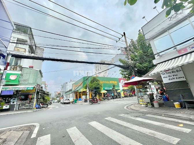 Bán gấp căn góc 2 mặt tiền số 72 Đường số 51 và Lâm Văn Bền, Q7